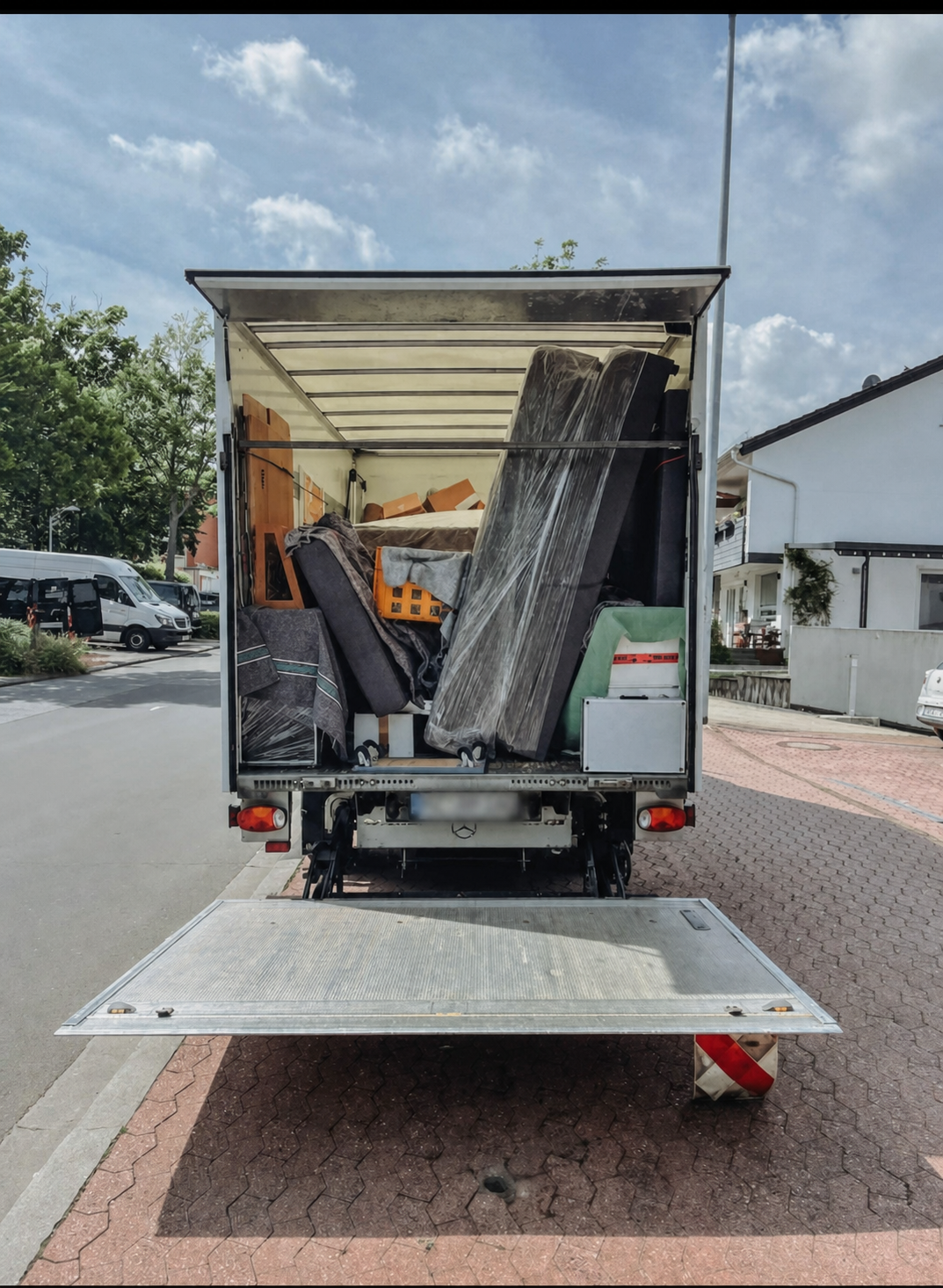 Beladener Flexi-Umzugswagen bei einem realen Einsatz